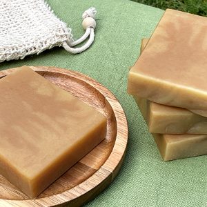 Savon au lait de chèvre, argile rose & lavande